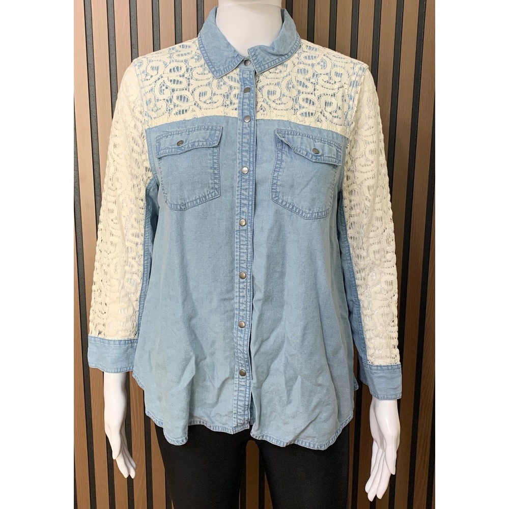 Anthropologie Postmark Lace Denim Shirt Light Wash Snap Button Down Blue Size 6